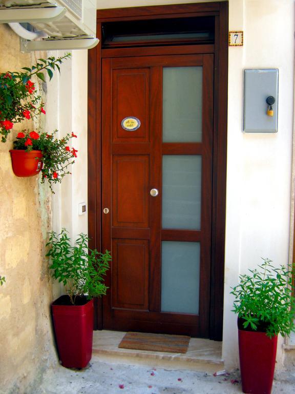 Ai Due Cortili Apartamento Trapani Quarto foto