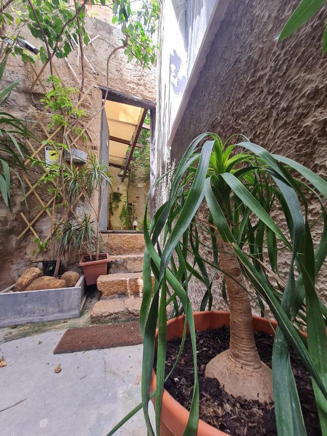 Ai Due Cortili Apartamento Trapani Exterior foto