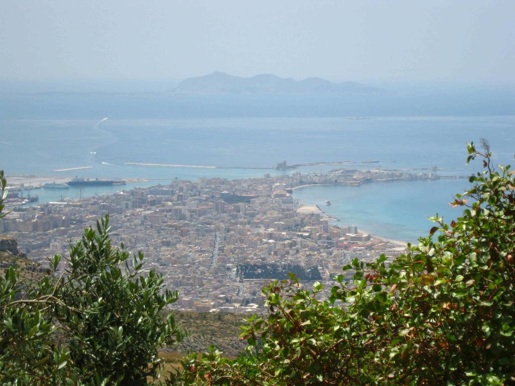 Ai Due Cortili Apartamento Trapani Quarto foto