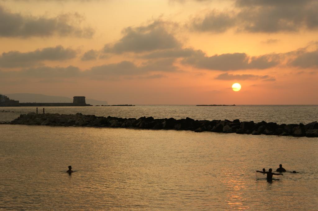 Ai Due Cortili Apartamento Trapani Quarto foto