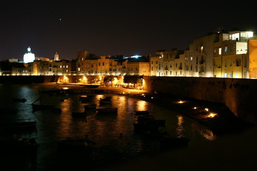 Ai Due Cortili Apartamento Trapani Quarto foto