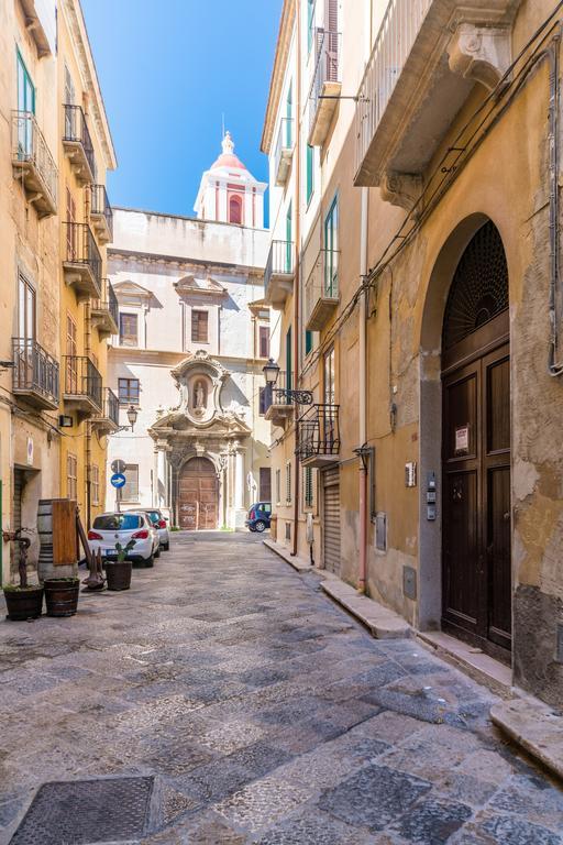 Ai Due Cortili Apartamento Trapani Exterior foto